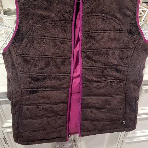 The North Face Mossbud Insulated Reversible Vest - Picture 10 of 11